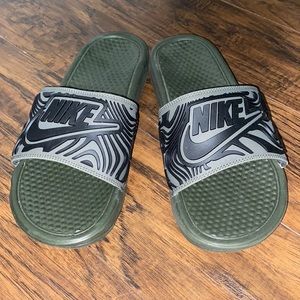 Green - NIKE - Slides